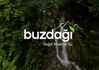 Serdivan’da buzdağı su siparişi teslimatı yapan araç